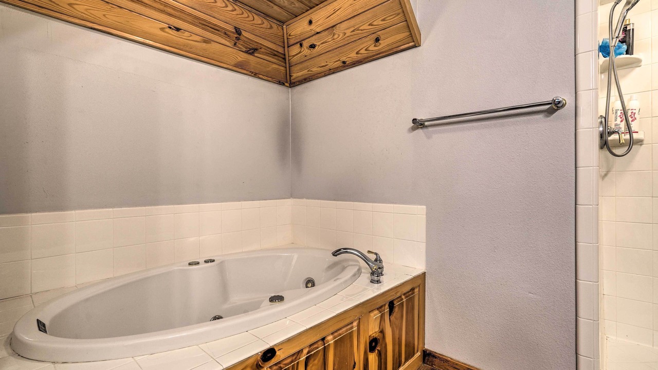 Photo of Bathroom in Lakehills
