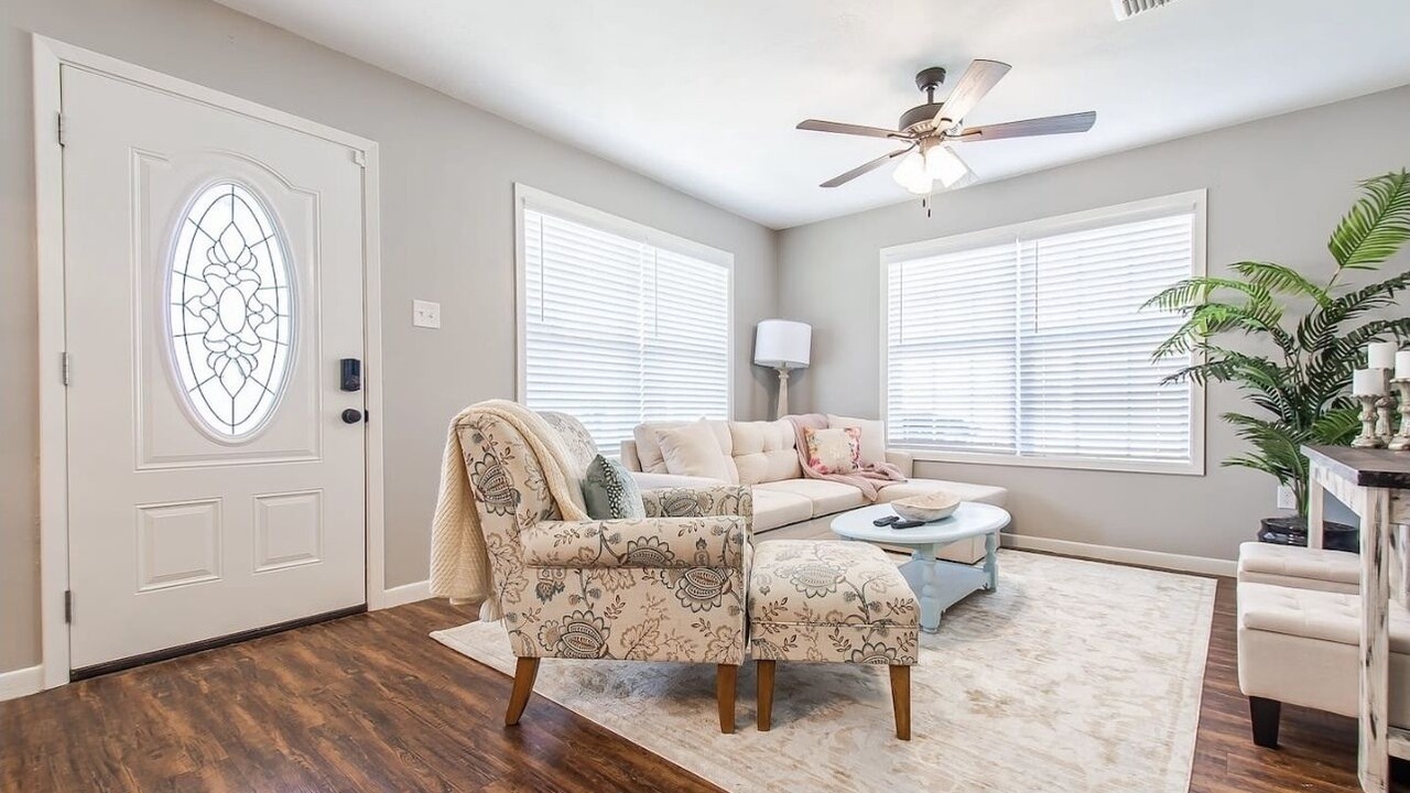 Photo of Livingroom in College Station