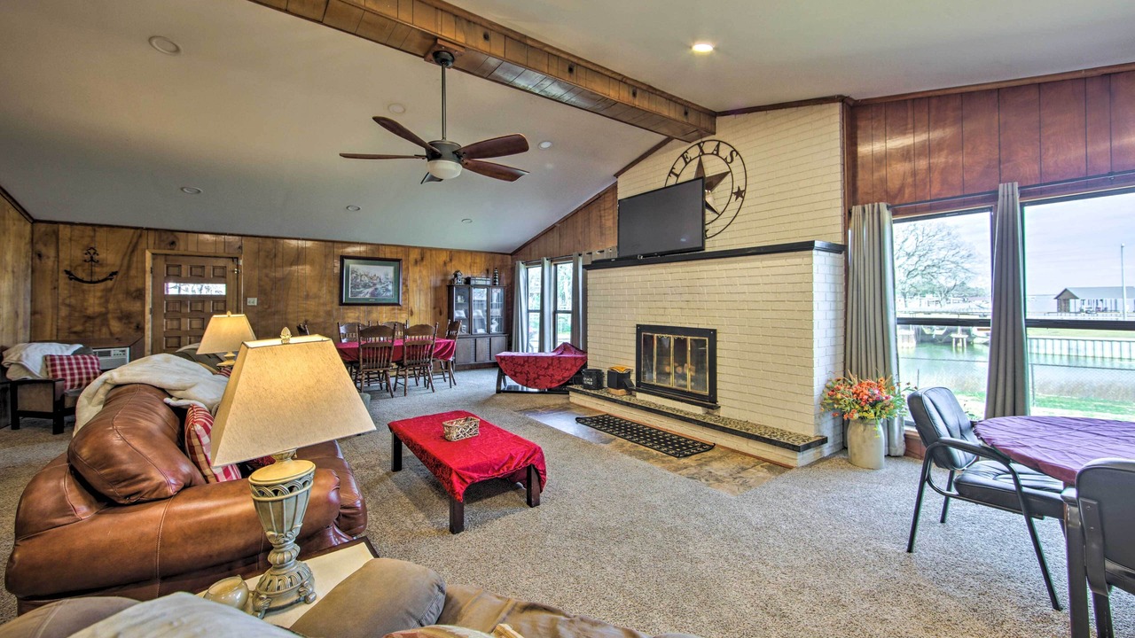 Photo of Livingroom in Mabank