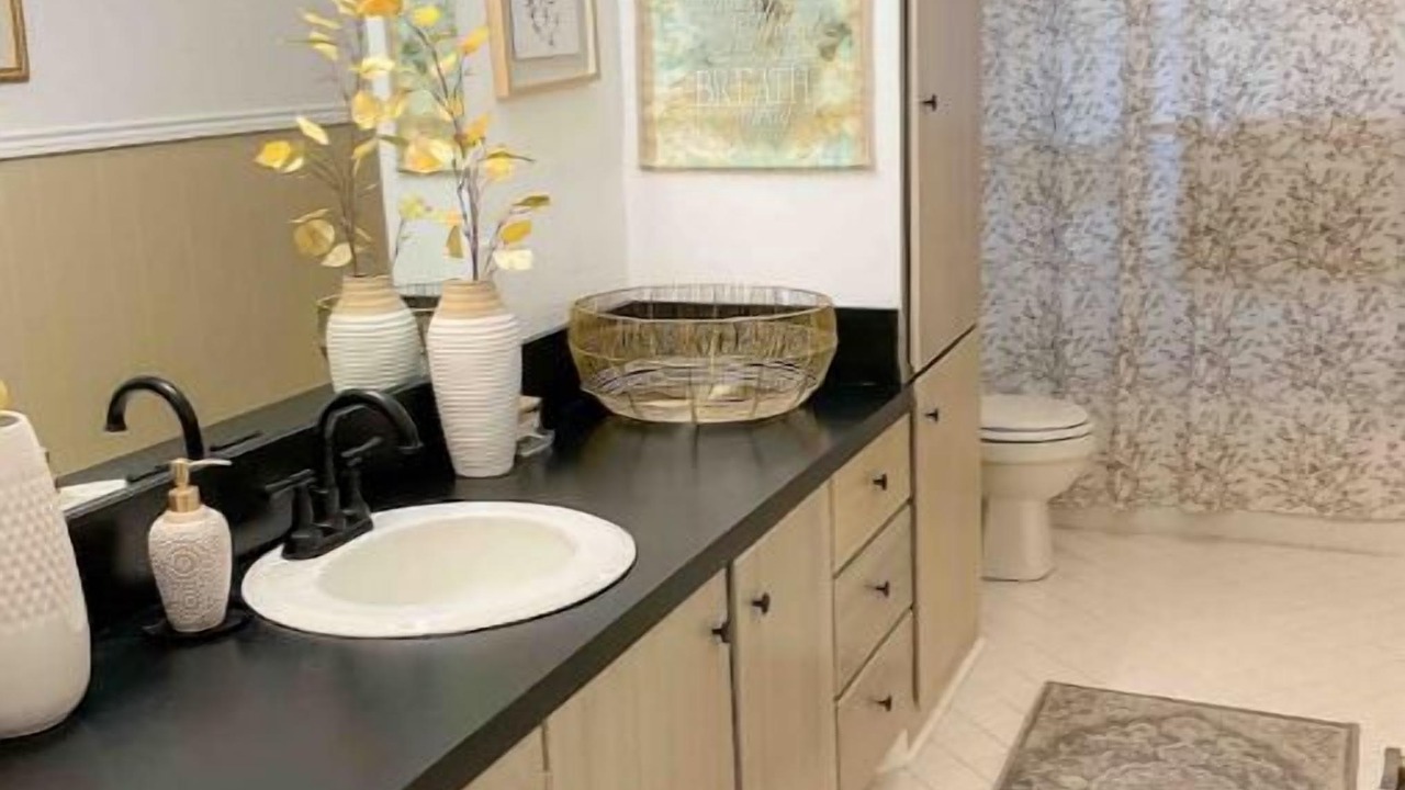 Photo of Bathroom in Plantation Oaks