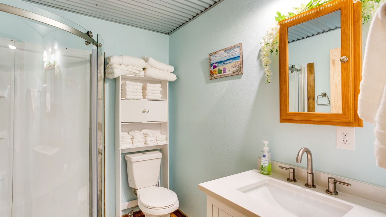 Photo of Bathroom in Commerce