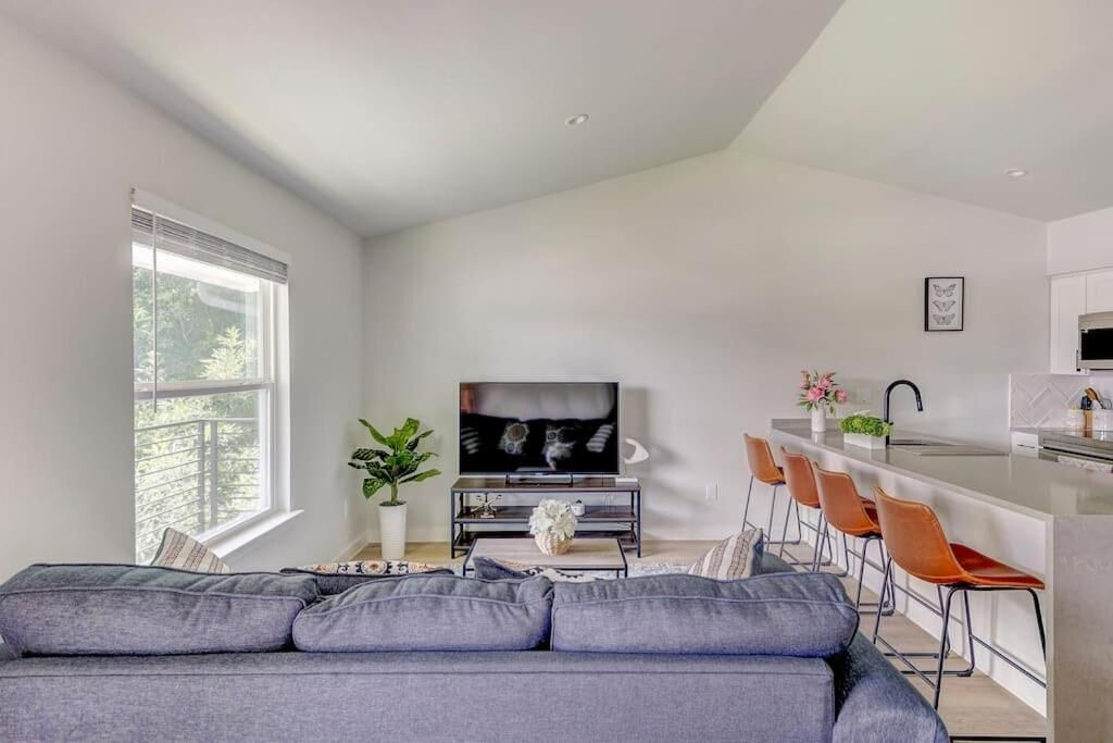 Photo of Livingroom in Barton Hills