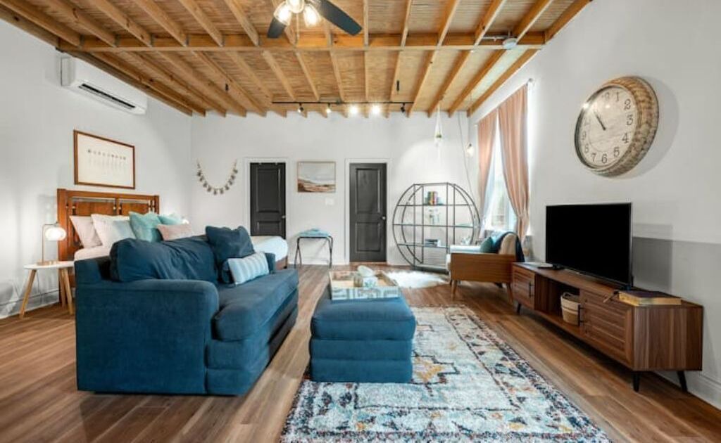 Photo of Livingroom in Downtown