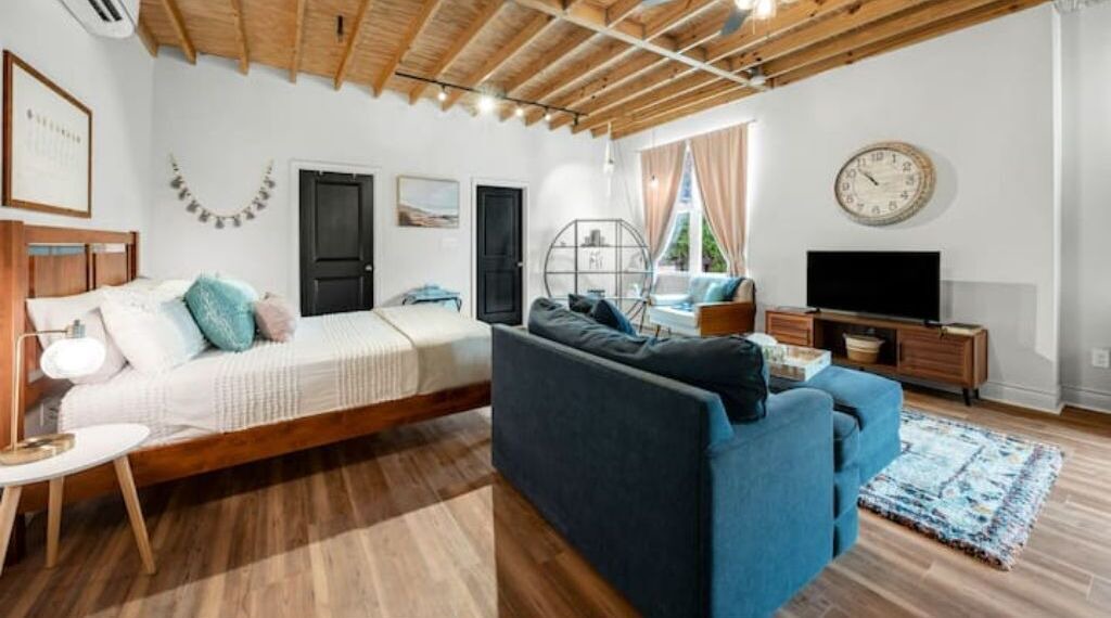 Photo of Livingroom in Downtown