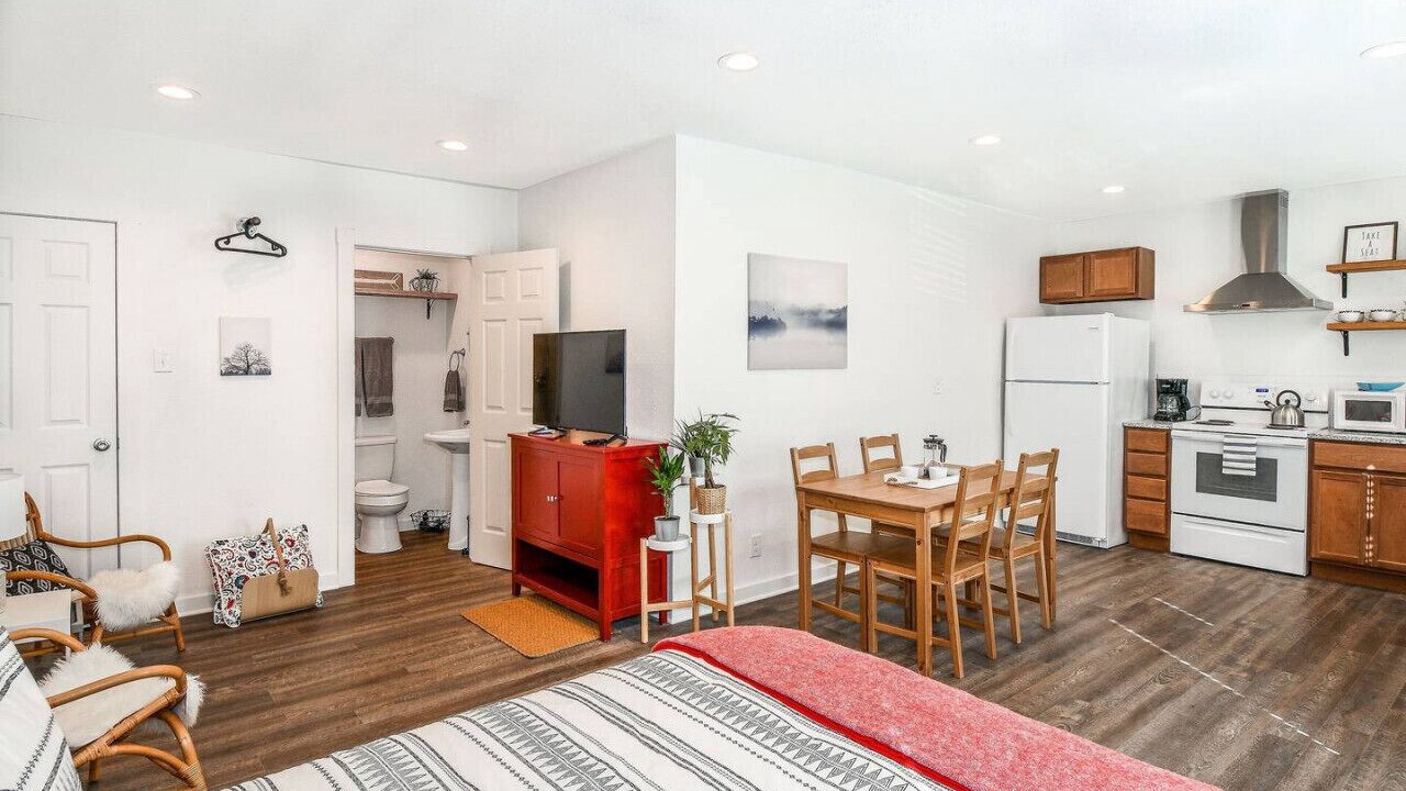 Photo of Bedroom in Austin Ave.