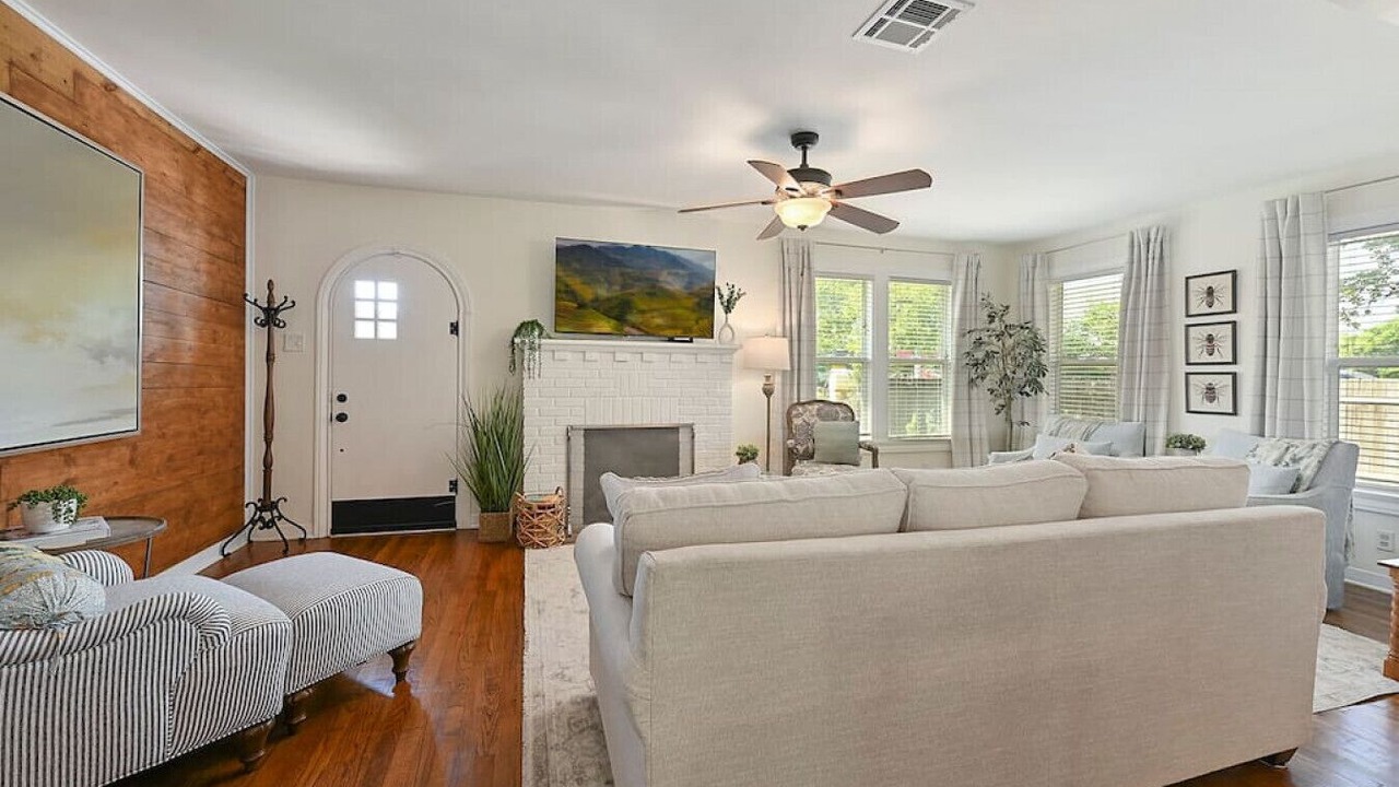 Photo of Livingroom in College Station