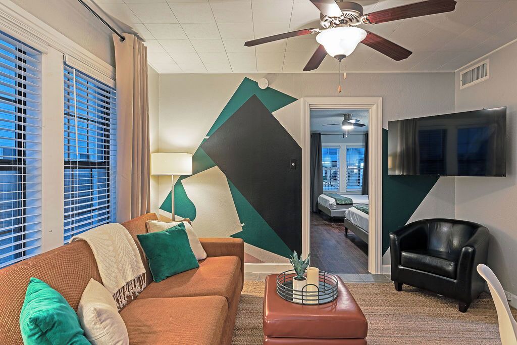 Photo of Livingroom in Neartown