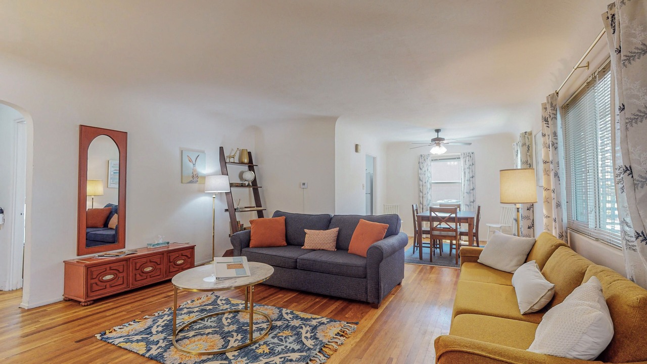 Photo of Livingroom in Highland Business