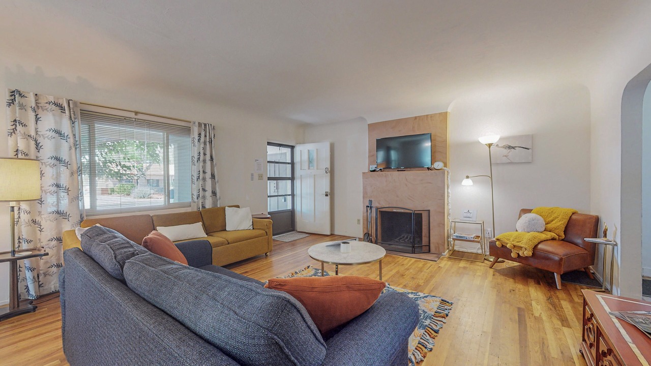 Photo of Livingroom in Highland Business
