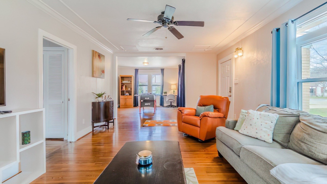 Photo of Livingroom in Oak Cliff