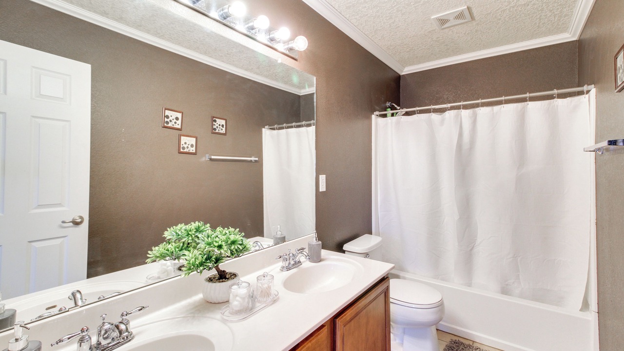 Photo of Bathroom in Los Lunas