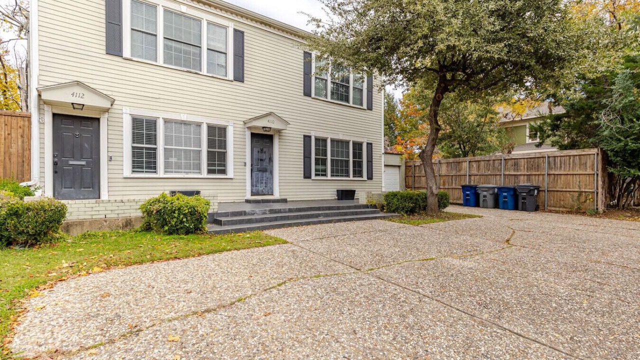 Photo of Outdoor in Oak Lawn