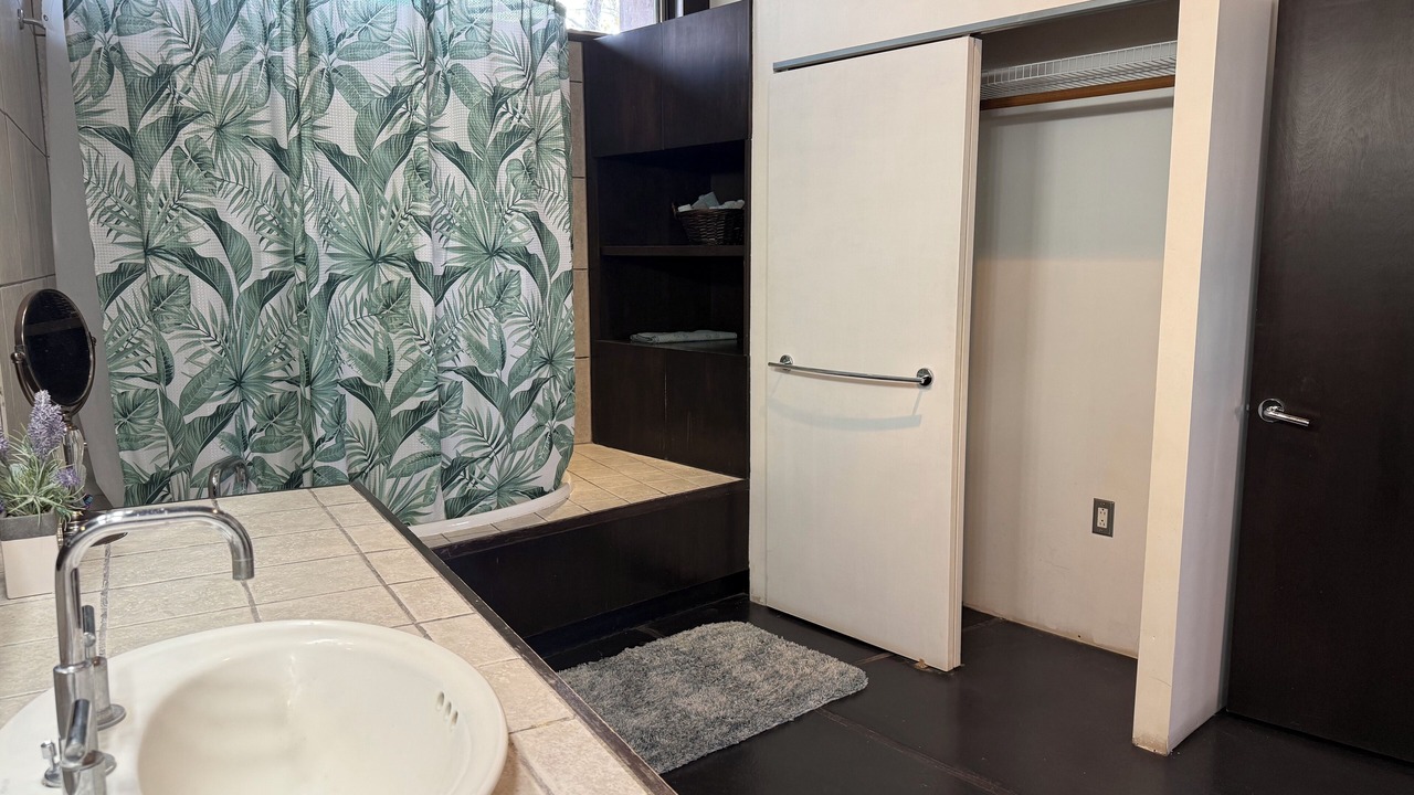 Photo of Bathroom in Los Griegos