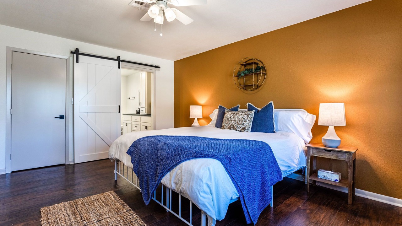 Photo of Bedroom in Lacy-Lakeview