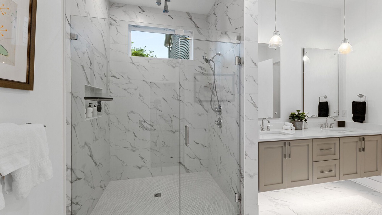 Photo of Bathroom in Montopolis