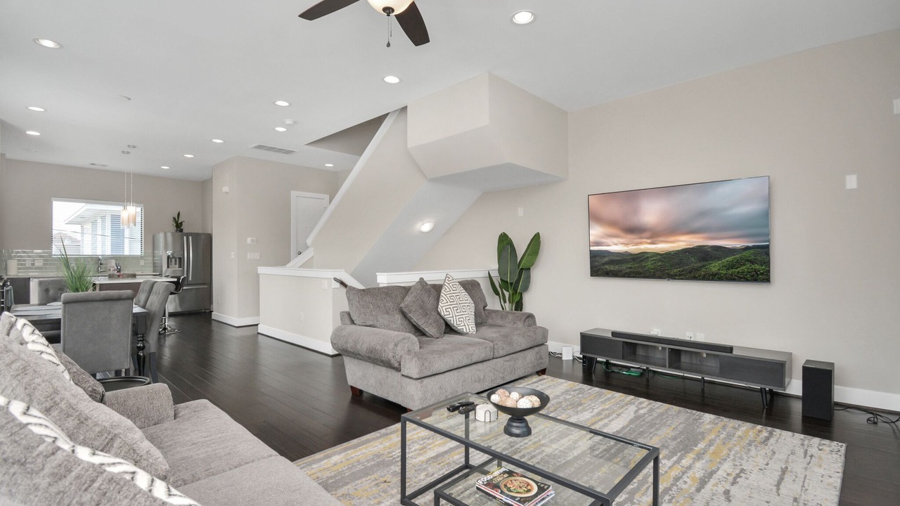 Photo of Livingroom in East Downtown Houston