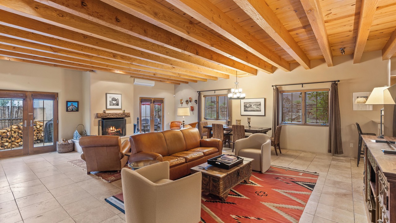 Photo of Livingroom in Historic Eastside