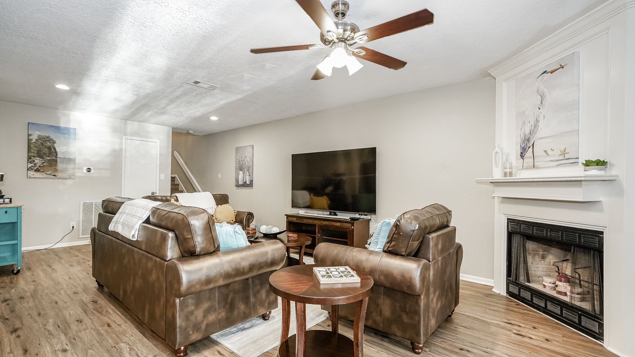 Photo of Livingroom in April Sound