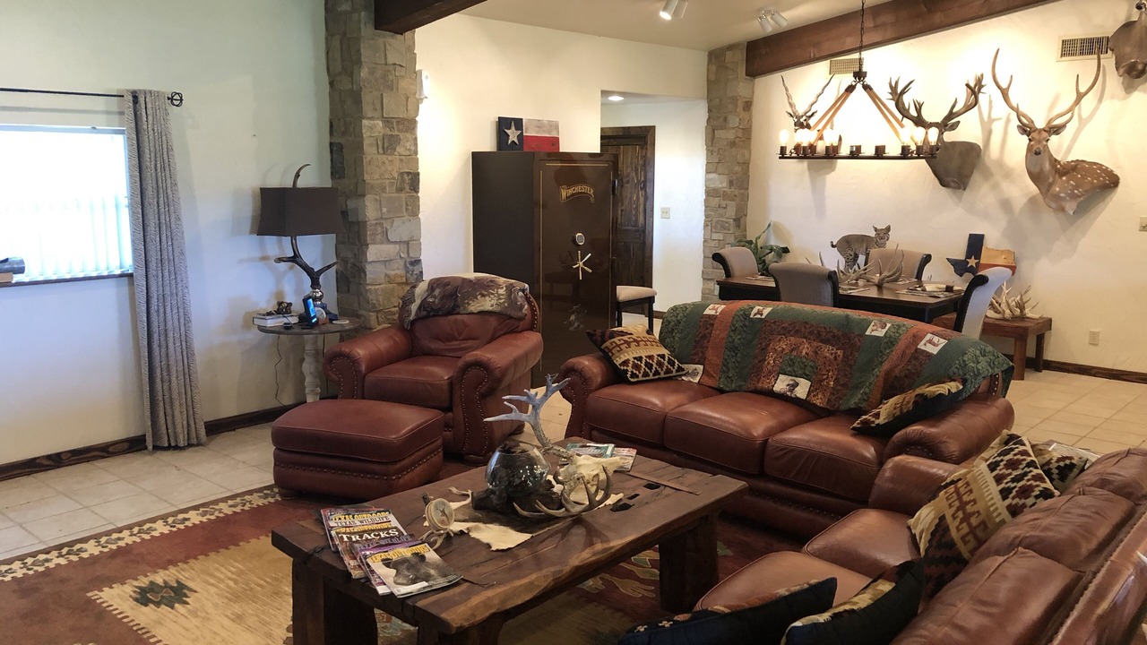 Photo of Livingroom in Calvert