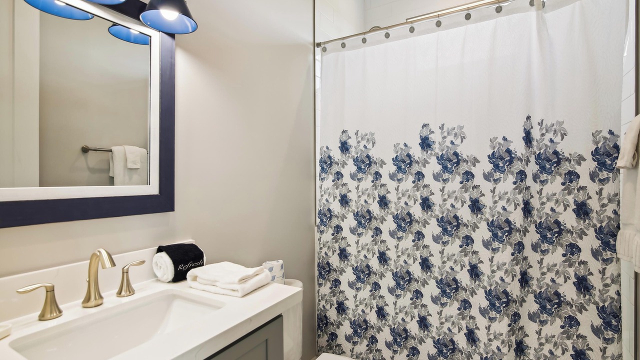 Photo of Bathroom in Pirates Beach West