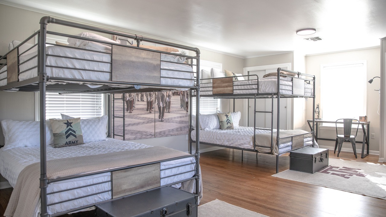 Photo of Bedroom in Garden Acres