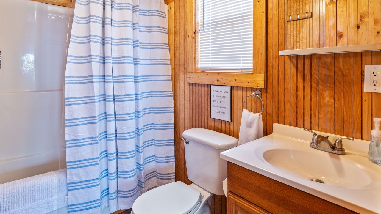 Photo of Bathroom in Kemp
