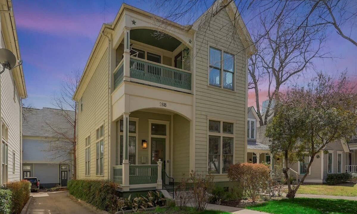 Photo of Outdoor in Uptown