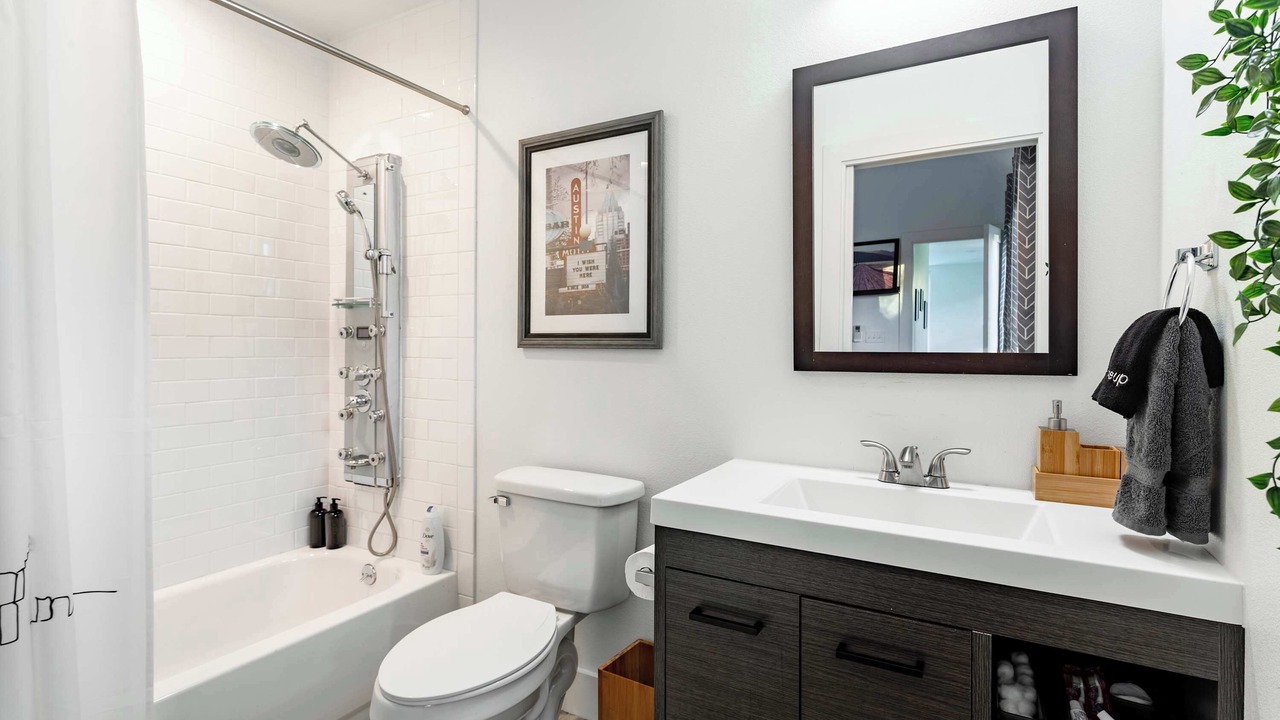 Photo of Bathroom in East Cesar Chavez