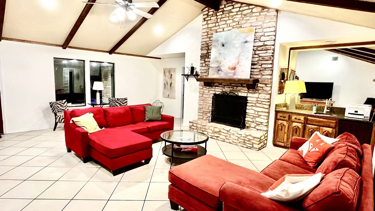 Photo of Livingroom in West Oak Hill