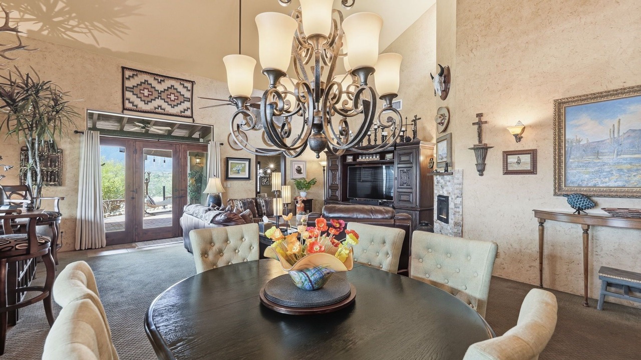 Photo of Livingroom in Summer Set