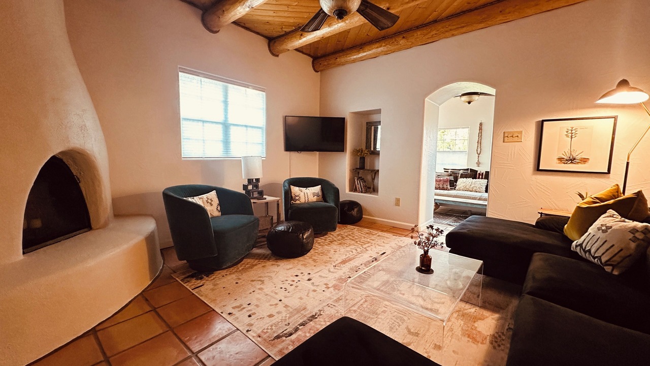 Photo of Livingroom in Truth or Consequences