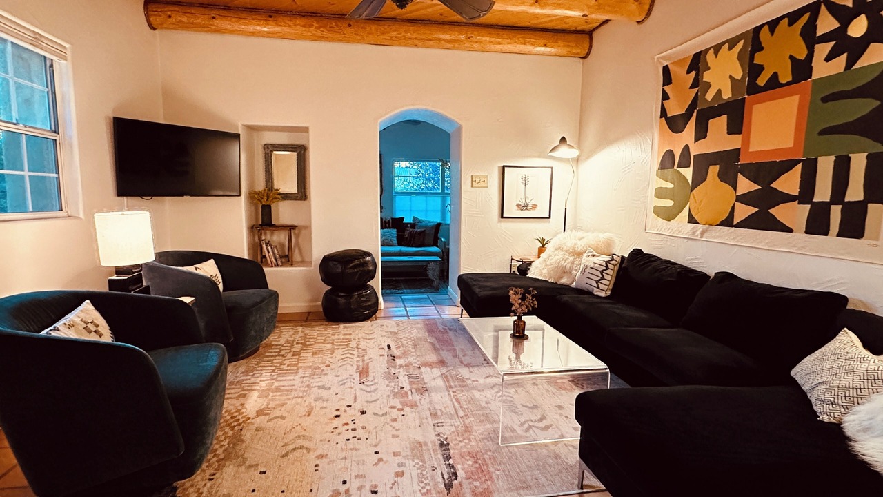Photo of Livingroom in Truth or Consequences