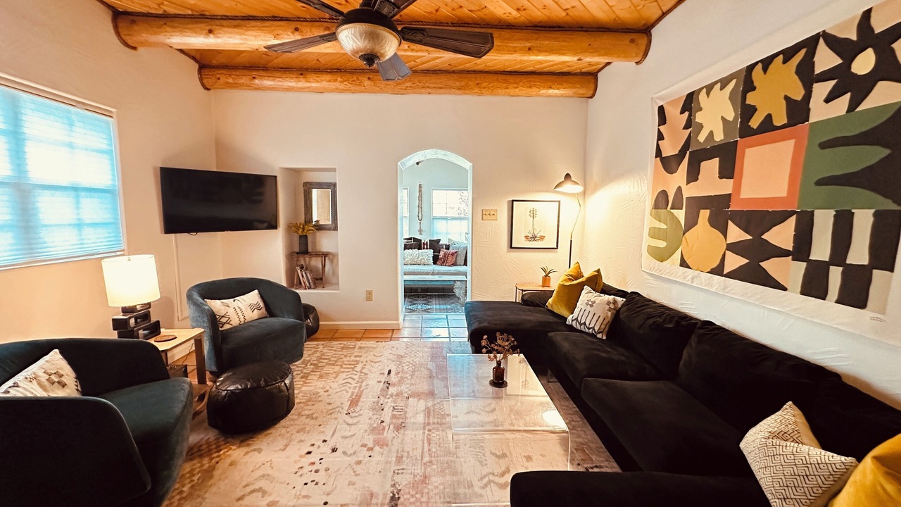 Photo of Livingroom in Truth or Consequences