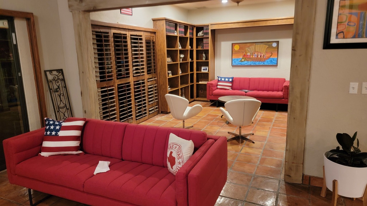 Photo of Livingroom in Biggs Field