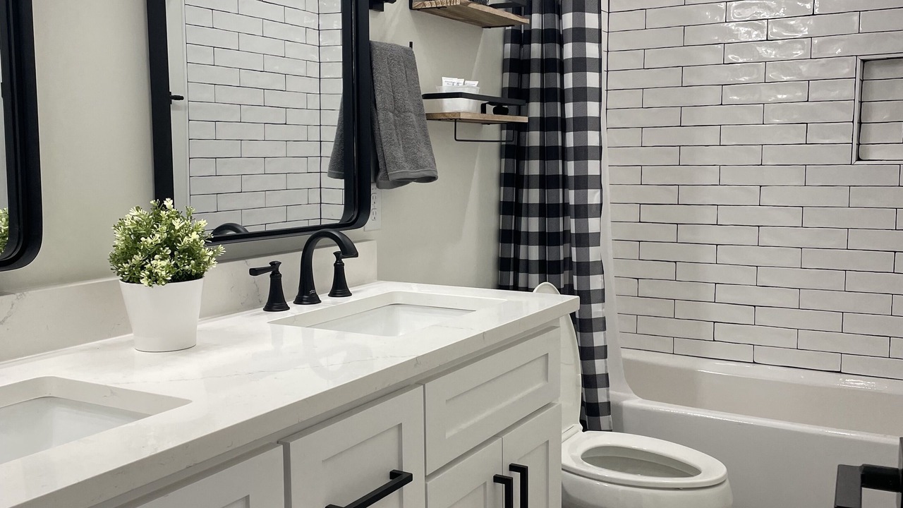 Photo of Bathroom in Carolyn Estates