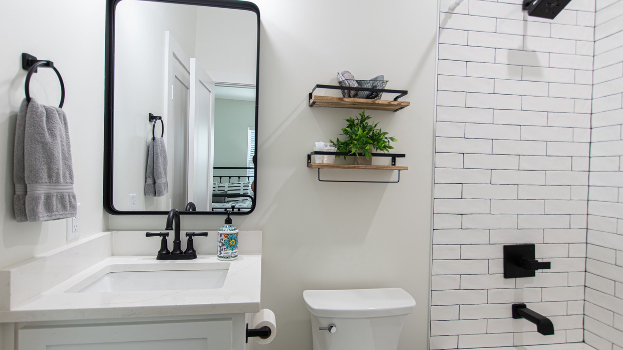 Photo of Bathroom in Carolyn Estates