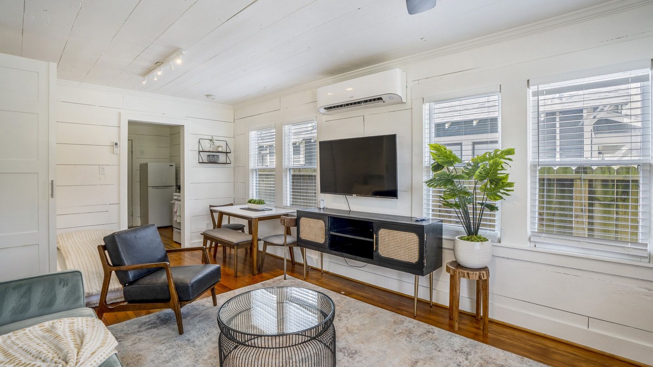 Photo of Livingroom in Greater Heights