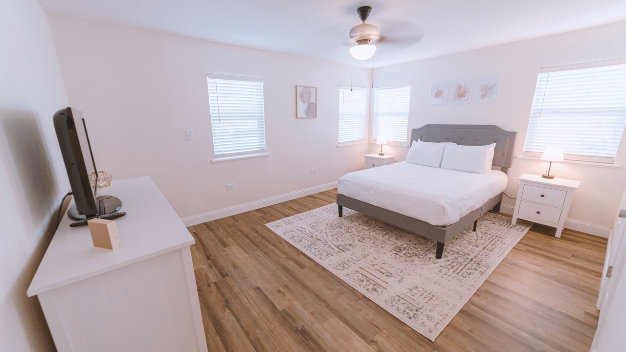Photo of Bedroom in Austin Ave.