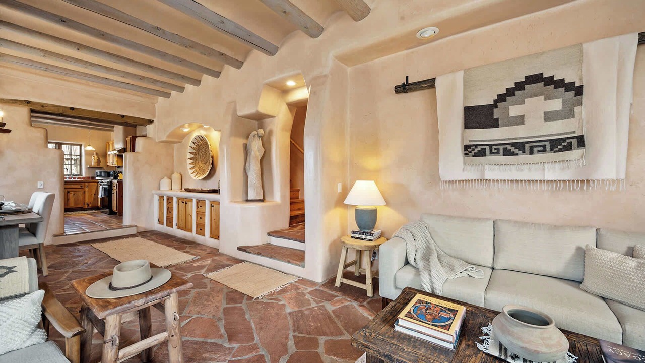 Photo of Livingroom in Historic Eastside