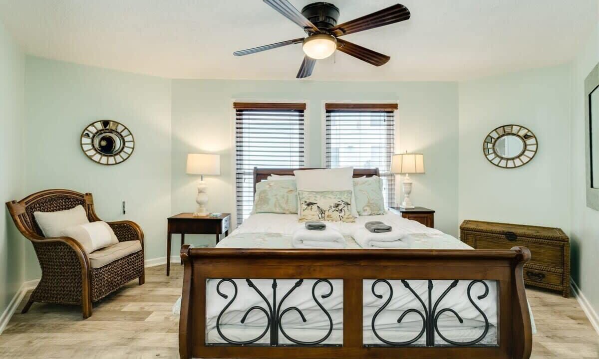Photo of Bedroom in Pirates Beach