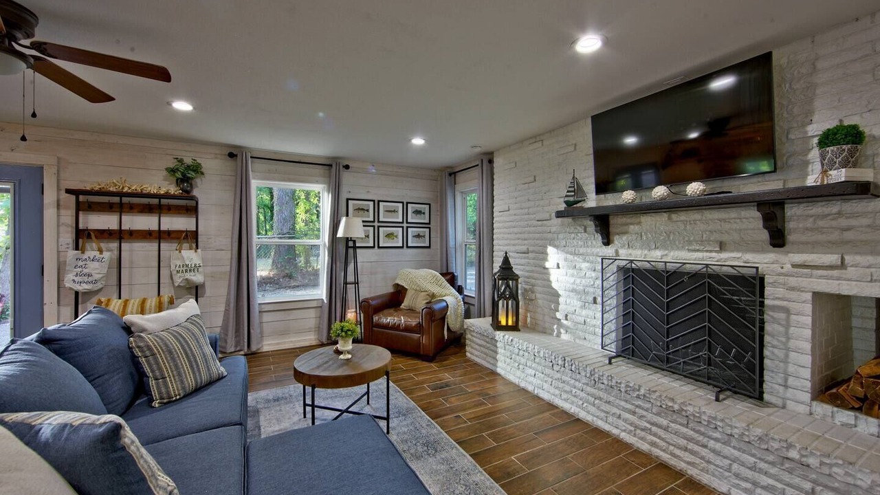 Photo of Livingroom in Gun Barrel City