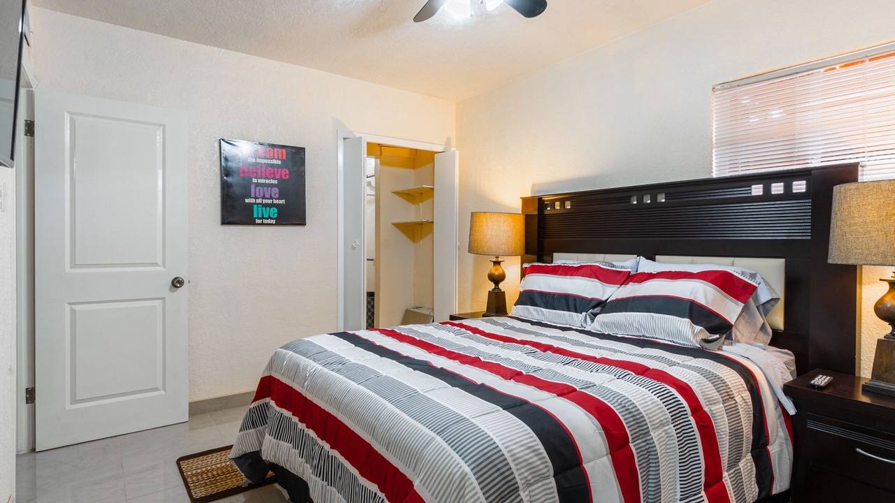 Photo of Bedroom in Lakeside