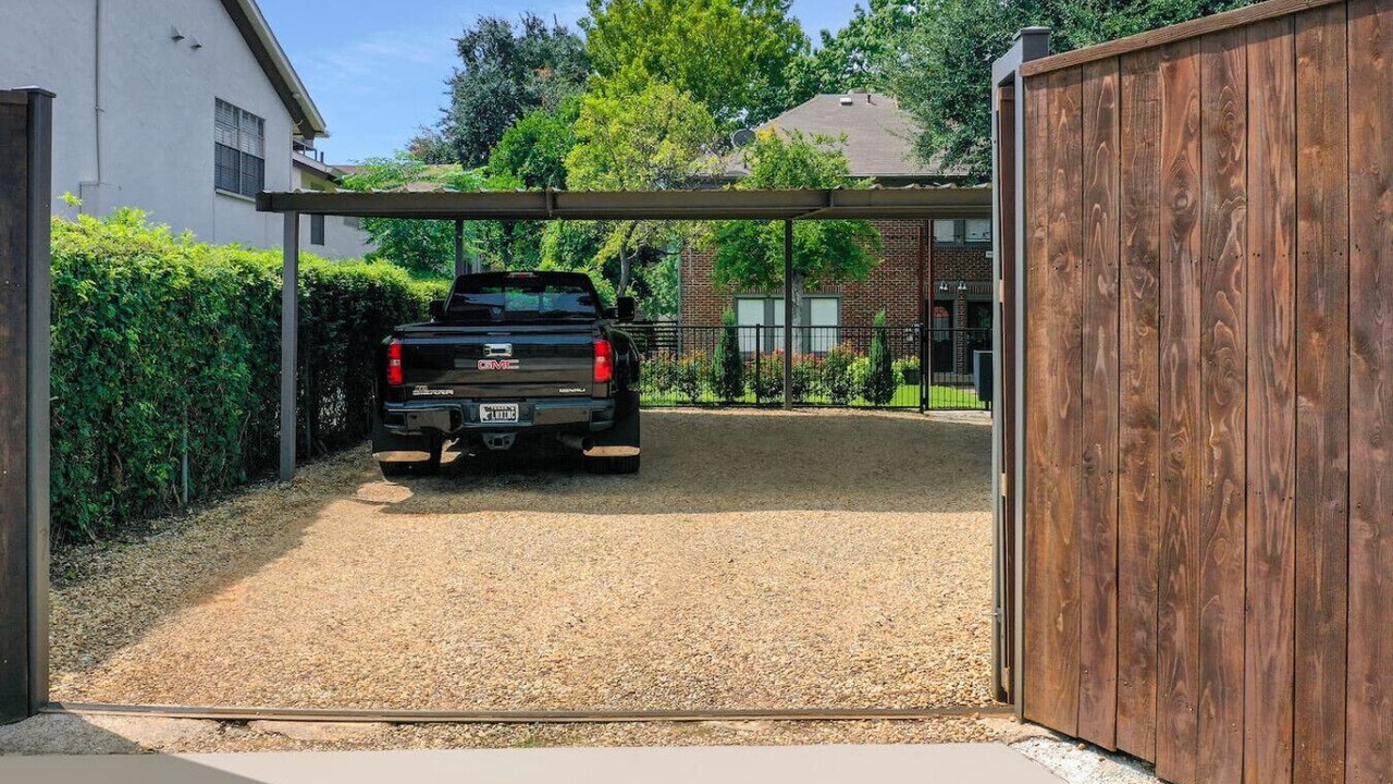 Photo of Outdoor in Oak Lawn