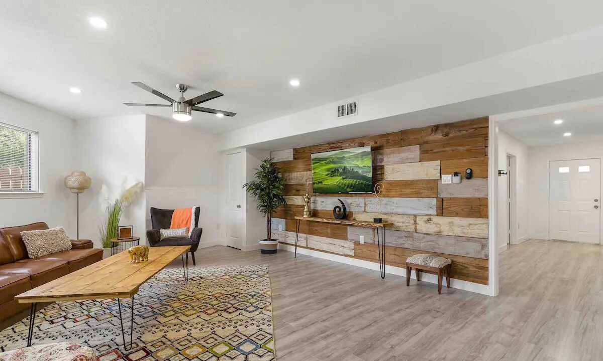 Photo of Livingroom in North Shore Colony