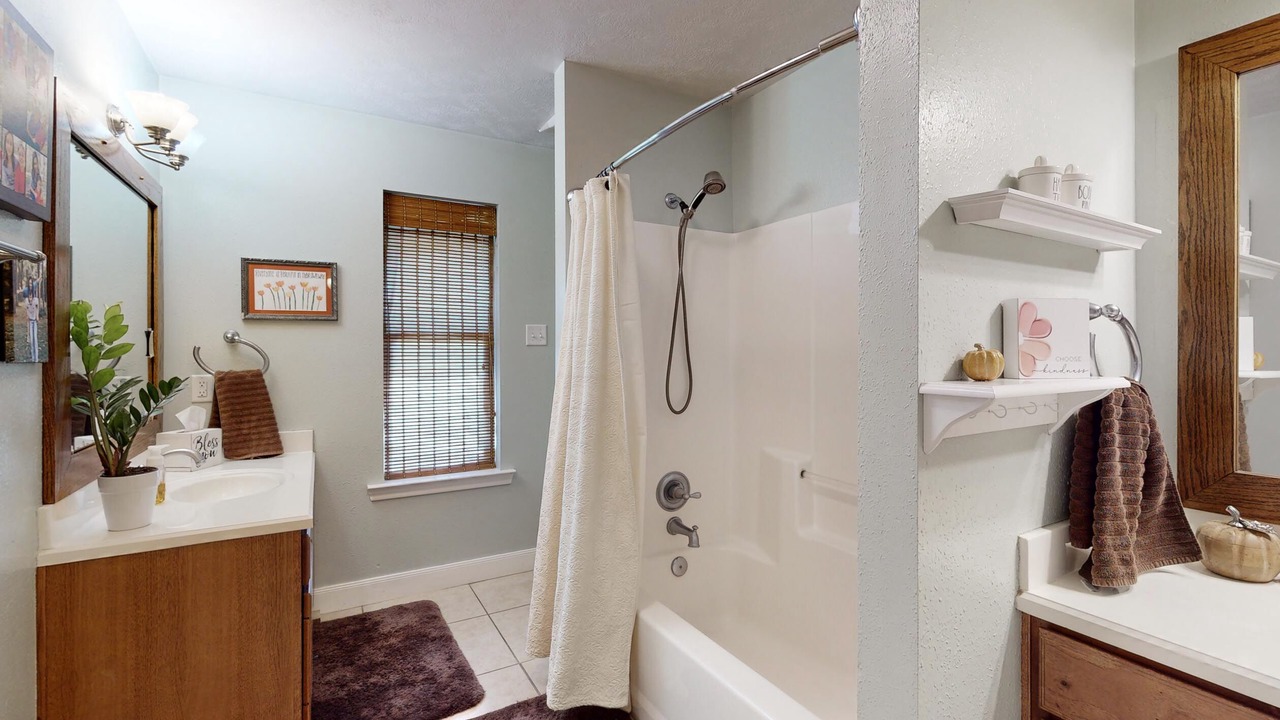 Photo of Bathroom in Navasota