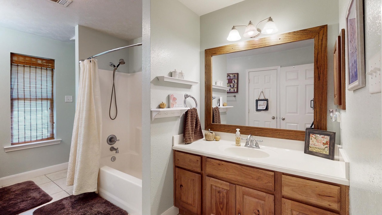 Photo of Bathroom in Navasota