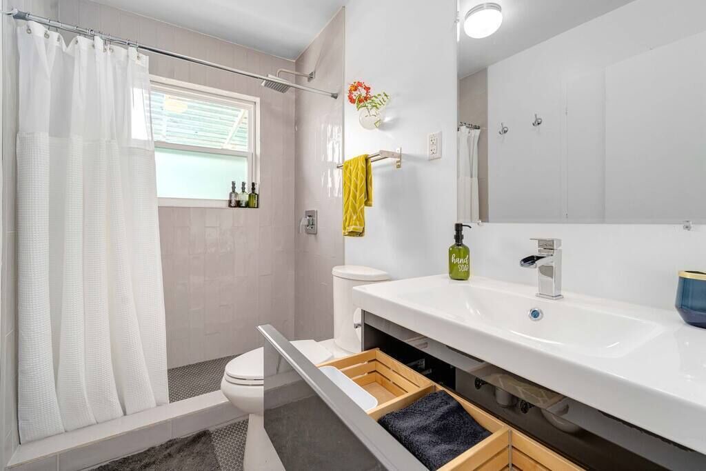 Photo of Bathroom in Greater South River City
