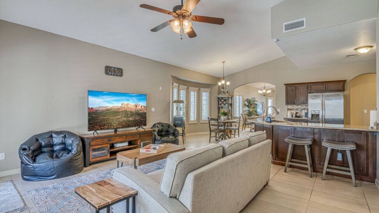 Photo of Livingroom in Biggs Field