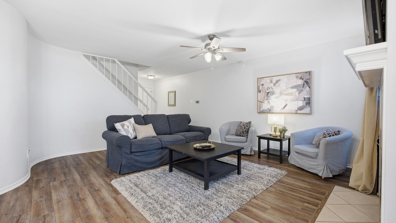 Photo of Livingroom in Hunter's Chase