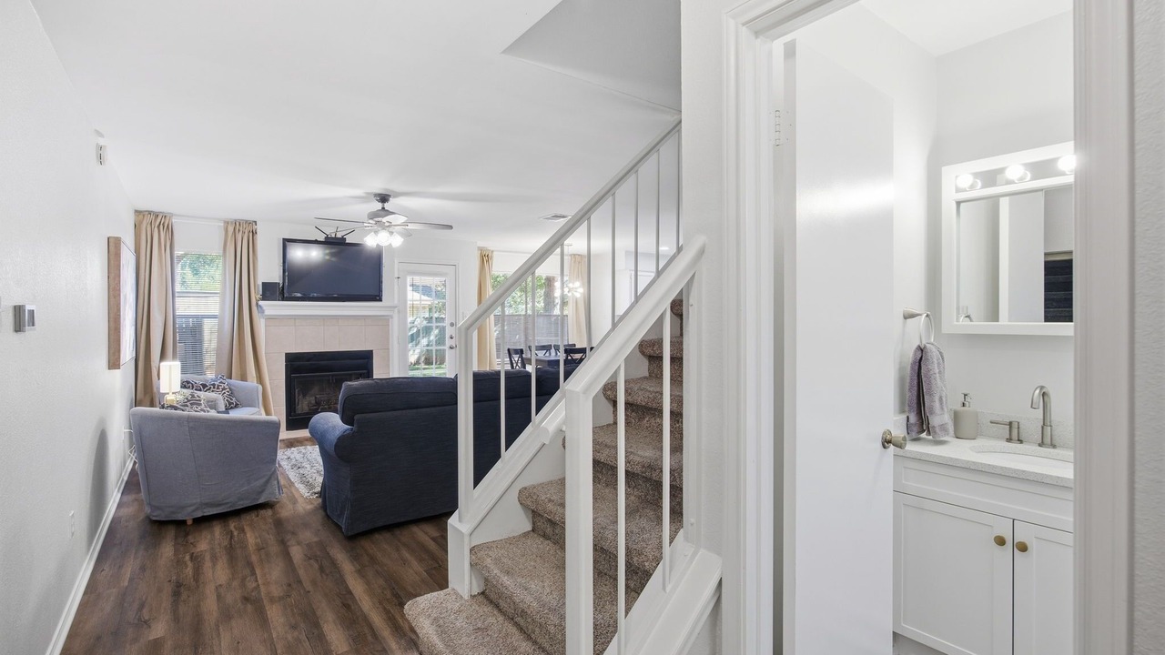 Photo of Livingroom in Hunter's Chase